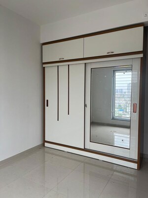 Room in 3 BHK Apartment at Goel Ganga Altus, Kharadi – for Rent