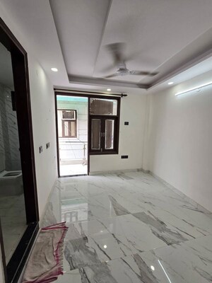 Room in 1 BHK Builder Floor at Saket – for Rent