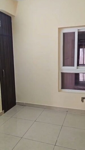 Room in 3 BHK Apartment at Ajnara Grand Heritage, Sector 74 – for Rent