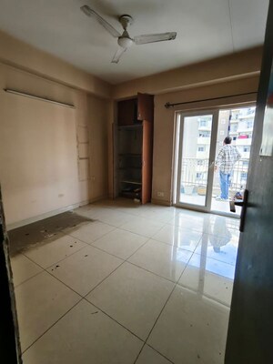 Room in 3 BHK Apartment at Ajnara Grand Heritage, Sector 74 – for Rent