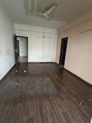 Room in 3 BHK Apartment at Ajnara Grand Heritage, Sector 74 – for Rent