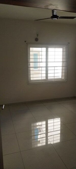 Room in 3.5 BHK Apartment at LnT Raintree Boulevard, Hebbal – for Rent