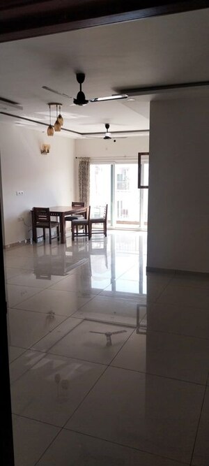 Room in 3.5 BHK Apartment at LnT Raintree Boulevard, Hebbal – for Rent