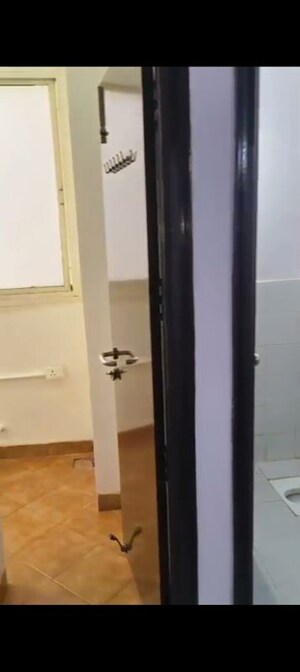 Room in 3.5 BHK Apartment at Omaxe The Nile, Sector 49 – for Sale