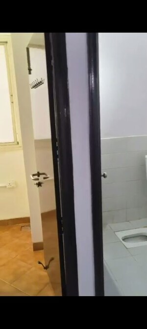 Building Lobby in 3.5 BHK Apartment at Omaxe The Nile, Sector 49 – for Sale