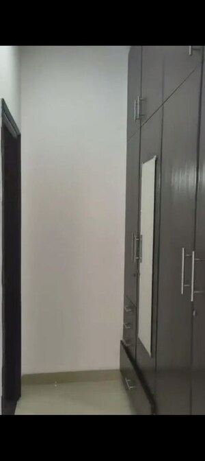 Building Lobby in 3.5 BHK Apartment at Omaxe The Nile, Sector 49 – for Sale