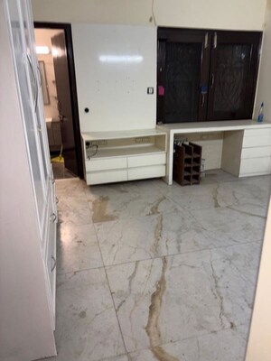 Room in 3 BHK Apartment at Vasant Kunj – for Sale