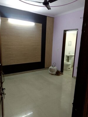 Room in 3.5 BHK Builder Floor at Spring Field, Sector 31 – for Rent