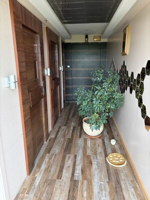  4 BHK Apartment at Suyog Platinum Tower, Sangamvadi – for Sale