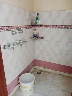Bathroom in 1 BHK Builder Floor at Sector 18 – for Rent