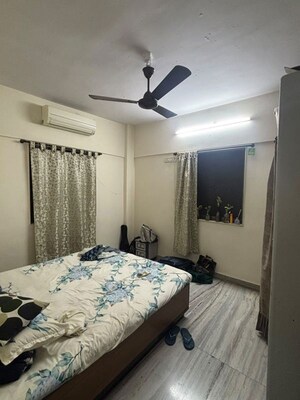 Bedroom in 2 BHK Apartment at Matunga West – for Rent