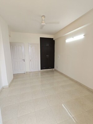 Room in 3 BHK Apartment at Tulip White, Sector 69 – for Rent
