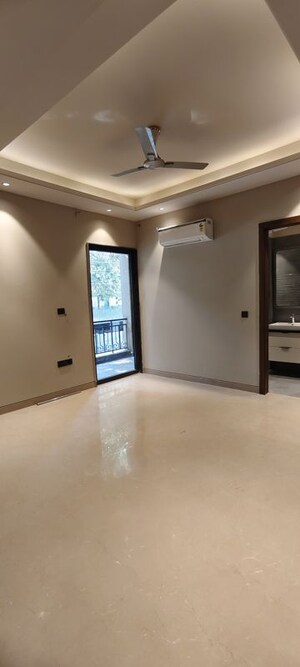 Room in 3 BHK Builder Floor at Sector 57 – for Rent