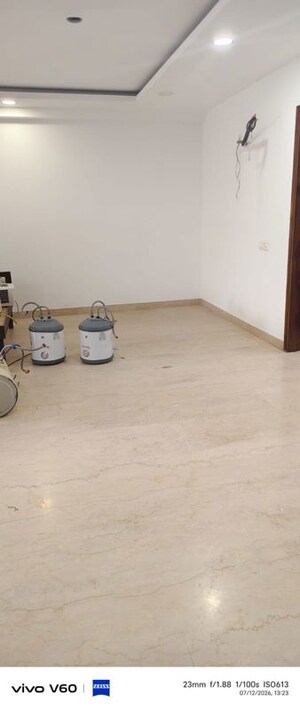 Parking in 3 BHK Builder Floor at Palam Vihar – for Sale