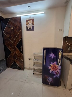 Furnished Amenities in 2 BHK Builder Floor at Mohan Garden – for Rent