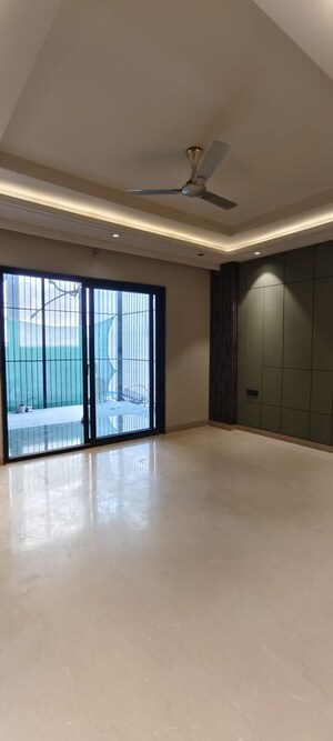 Room in 3 BHK Builder Floor at Sector 55 – for Rent