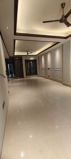 Room in 3 BHK Builder Floor at Sector 55 – for Rent