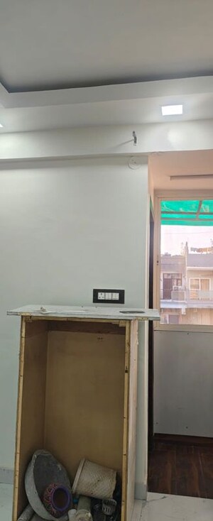 Furnished Amenities in 3 BHK Apartment at Sector 9 Dwarka – for Rent