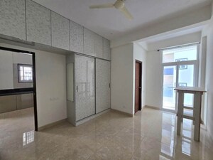 Room in 3 BHK Apartment at G.R Residency, Halasuru – for Rent