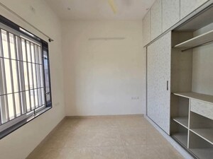 Room in 3 BHK Apartment at G.R Residency, Halasuru – for Rent
