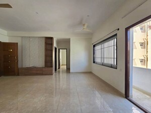 Room in 3 BHK Apartment at G.R Residency, Halasuru – for Rent