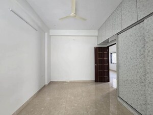 Room in 3 BHK Apartment at G.R Residency, Halasuru – for Rent