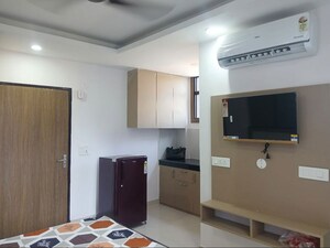 Room in 3 BHK Apartment at Vipul World Floors, Sector 48 – for Rent