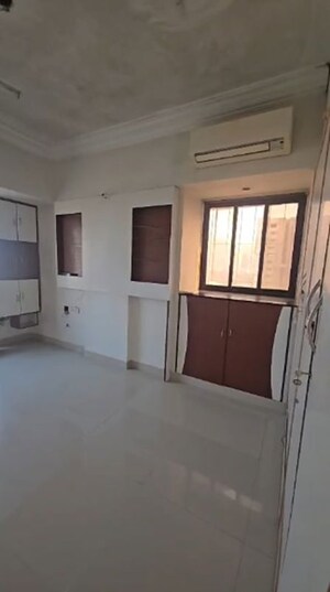 Bedroom in 2 BHK Apartment at Chembur – for Rent