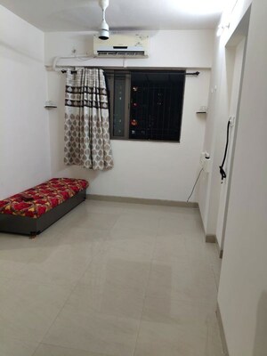 Room in 1 BHK Apartment at Parel – for Rent