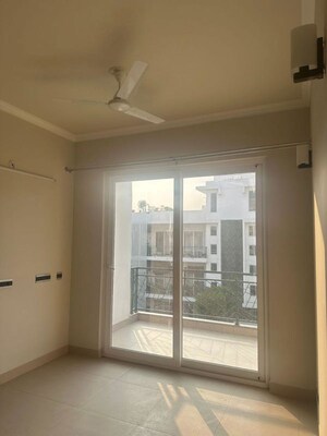 Room in 2.5 BHK Apartment at Signature Global Park 4 and 5, Sohna Sector 36 – for Rent