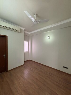 Room in 2.5 BHK Apartment at Signature Global Park 4 and 5, Sohna Sector 36 – for Rent