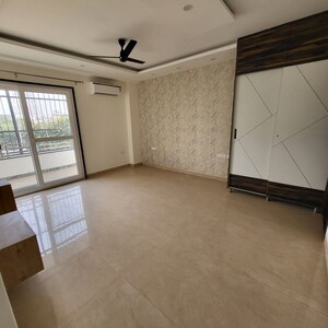 Room in 3 BHK Builder Floor at Sector 57 – for Rent