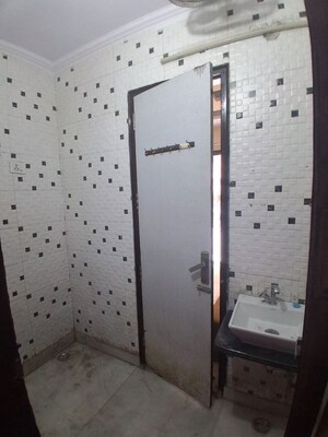 Bathroom in 2 BHK Builder Floor at Rohini Sector 23 – for Rent