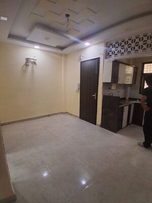Room in 2 BHK Builder Floor at Rohini Sector 23 – for Rent