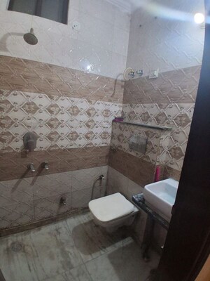 Bathroom in 2 BHK Builder Floor at Rohini Sector 23 – for Rent