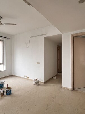 Room in 3 BHK Apartment at Unitech Escape, Sector 50 – for Rent
