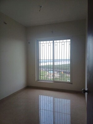 Room in 2 BHK Apartment at Dosti Tulip, Balkum Pada – for Rent
