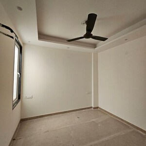 Room in 3 BHK Builder Floor at Sector 57 – for Rent