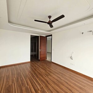 Room in 3 BHK Builder Floor at Sector 57 – for Rent