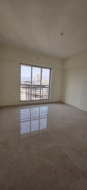 Room in 2 BHK Apartment at Navkamal Pushpa Apartment, Naupada – for Rent