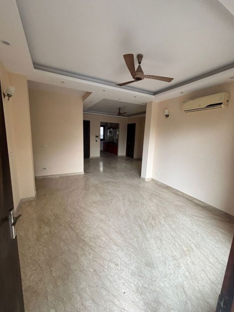 Living Room, unitech-south-city-ii 4 Bedroom 318 Sq.Yd. Builder Floor In Sector 50 Gurgaon 10792883