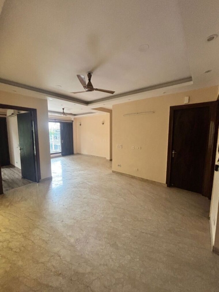 Hall, unitech-south-city-ii 4 Bedroom 318 Sq.Yd. Builder Floor In Sector 50 Gurgaon 10792883