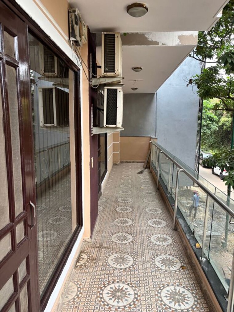 Balcony, unitech-south-city-ii 4 Bedroom 318 Sq.Yd. Builder Floor In Sector 50 Gurgaon 10792883