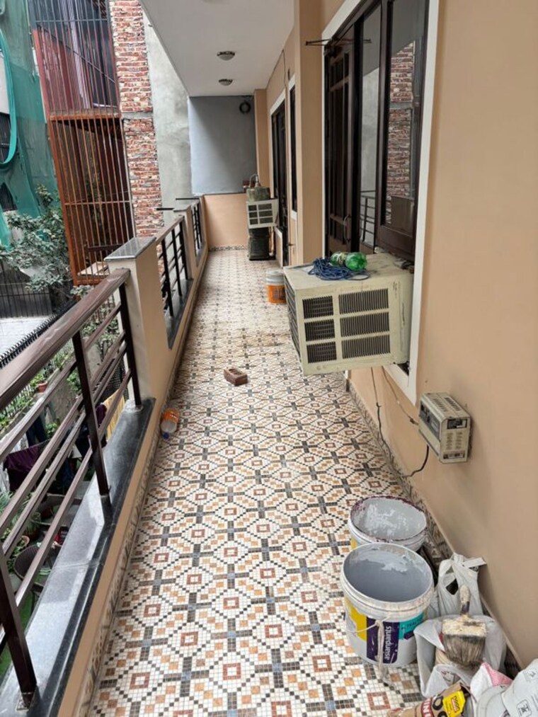 Balcony, unitech-south-city-ii 4 Bedroom 318 Sq.Yd. Builder Floor In Sector 50 Gurgaon 10792883