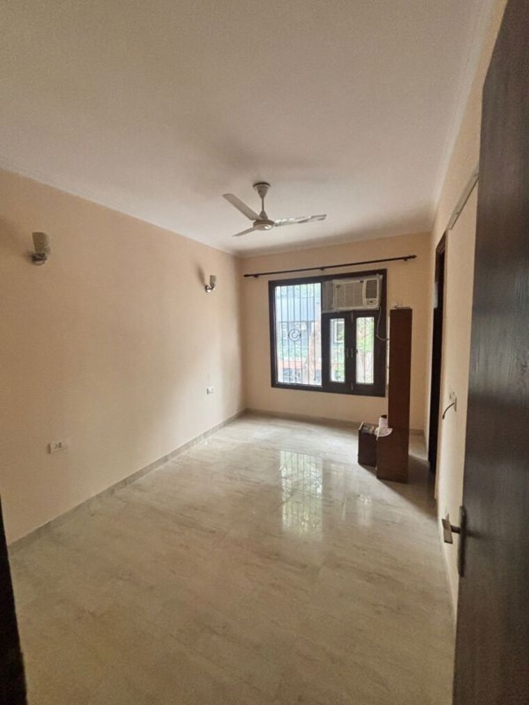 Room, unitech-south-city-ii 4 Bedroom 318 Sq.Yd. Builder Floor In Sector 50 Gurgaon 10792883