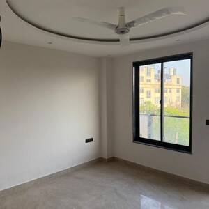 Room in 3 BHK Builder Floor at Sector 55 – for Rent