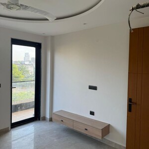 Room in 3 BHK Builder Floor at Sector 55 – for Rent