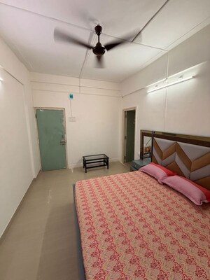 Bedroom in 1 BHK Apartment at Upper Worli – for Rent