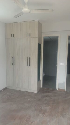 Room in 3 BHK Apartment at Signature Global City, Sector 37d – for Rent