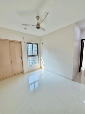 Room in 2 BHK Apartment at Kalpataru Parkcity Eternia, Kolshet Road – for Rent